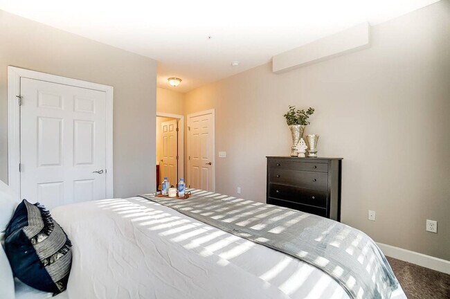 Building Photo - 740 Zumstein Ln