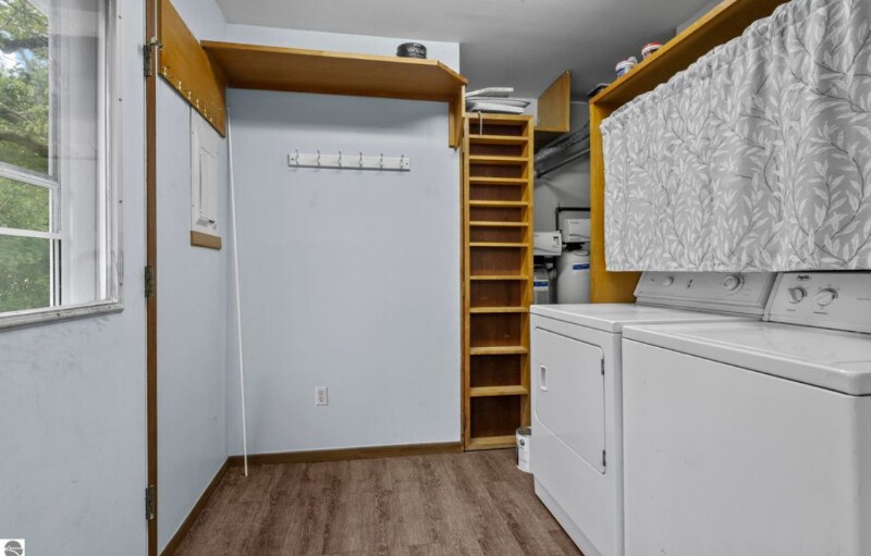 Building Photo - 3887 Brook Dr