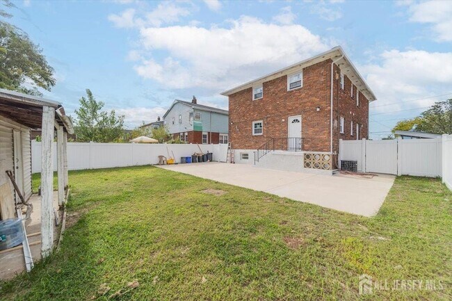 Building Photo - 54 Bergen St