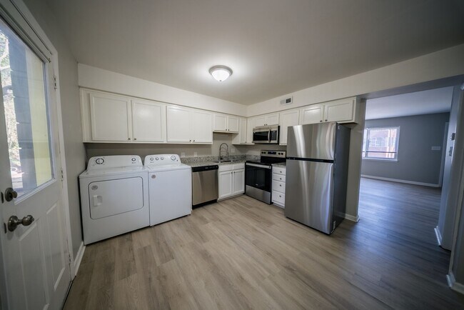 Building Photo - 209 Johnson St