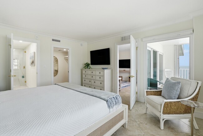 Building Photo - 3443 Gulf Shore Blvd N