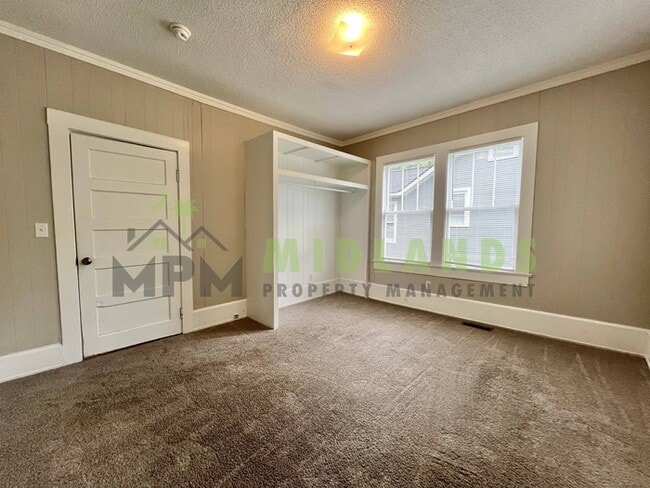 Building Photo - 4910 James St