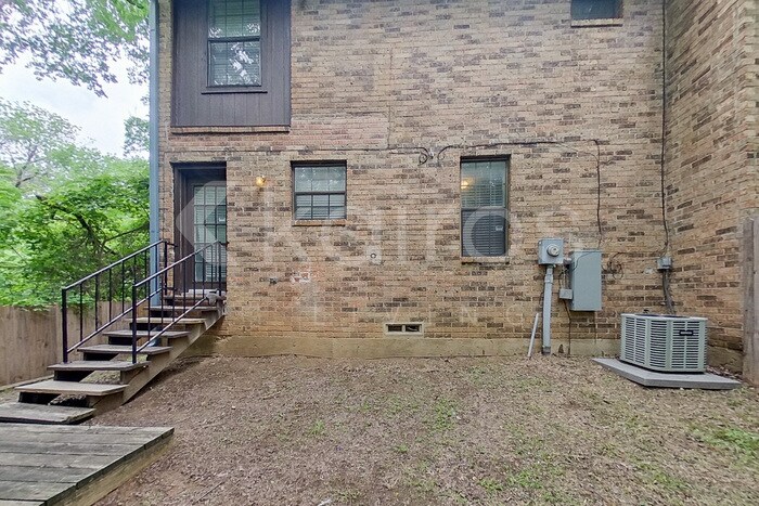 Building Photo - 2140 Woodnote Ln