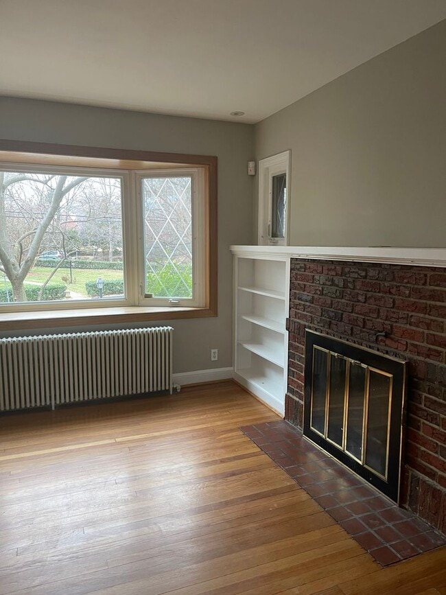 Building Photo - COZY CAPE COD CLOSE TO METRO AND 495
