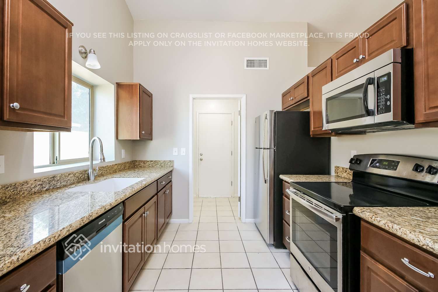 Building Photo - 2402 N Pleasant Dr