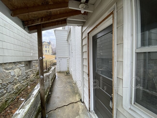 Building Photo - 31 W 3rd St