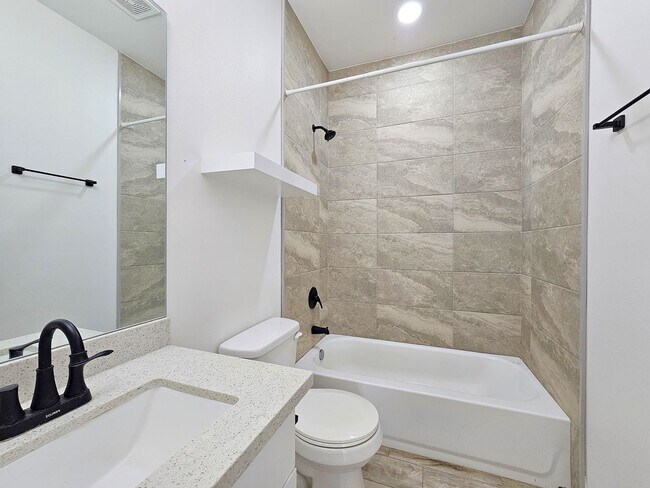 Building Photo - 1809 Atrium Pl Dr