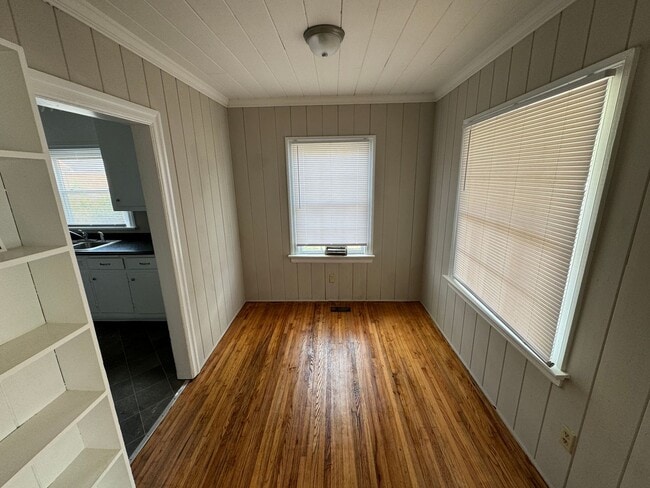 Building Photo - 3 Bedroom House in Fairview Circle