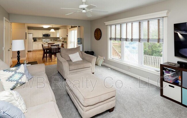 Building Photo - 4519 Meadow Valley Dr