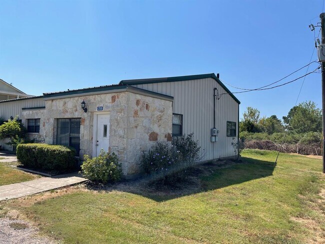 Building Photo - 37551 Meadowview Dr