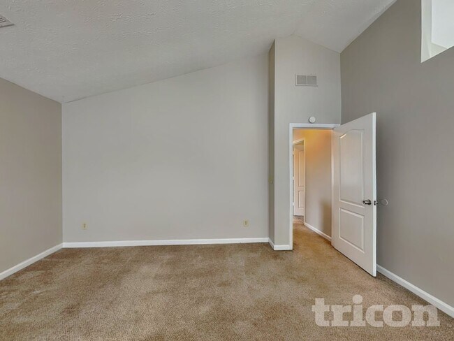 Building Photo - 3270 Summit Pl Dr