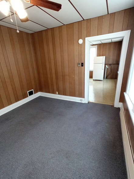Living room - 117 W High St
