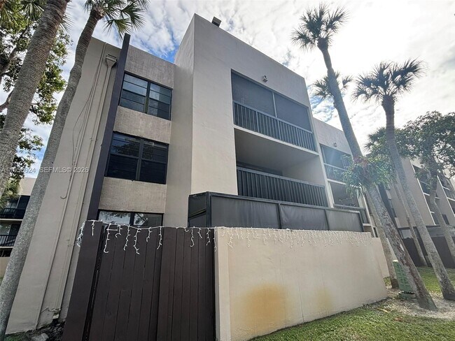 Building Photo - 10865 SW 112th Ave