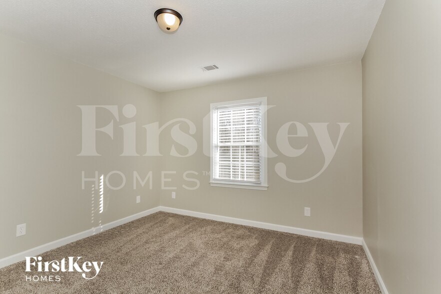 Building Photo - 10601 Parlor Rd