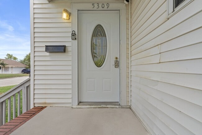 Building Photo - 5309 Perry Ave