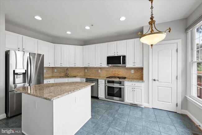 Building Photo - 1308 Wild Oak Terrace