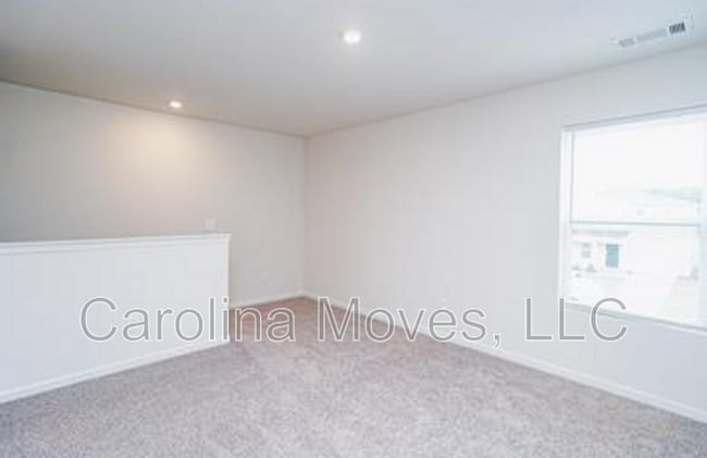 Building Photo - 507 Springtime Ln