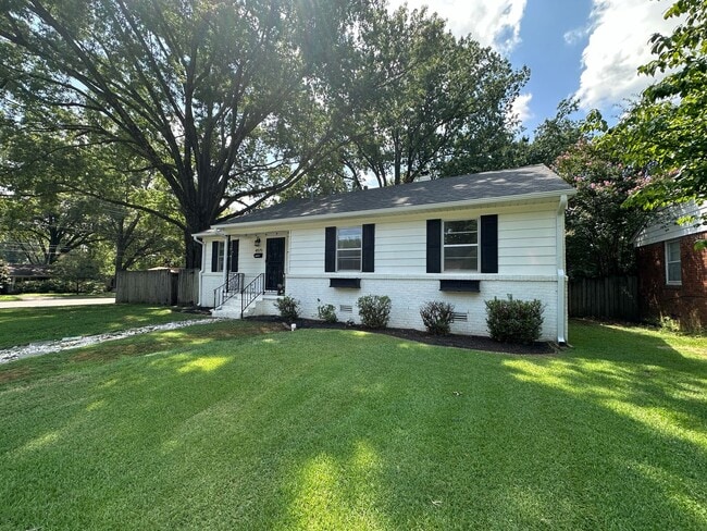 Building Photo - 1/2 OFF FIRST FULL MONTH'S RENT! Gated Par...