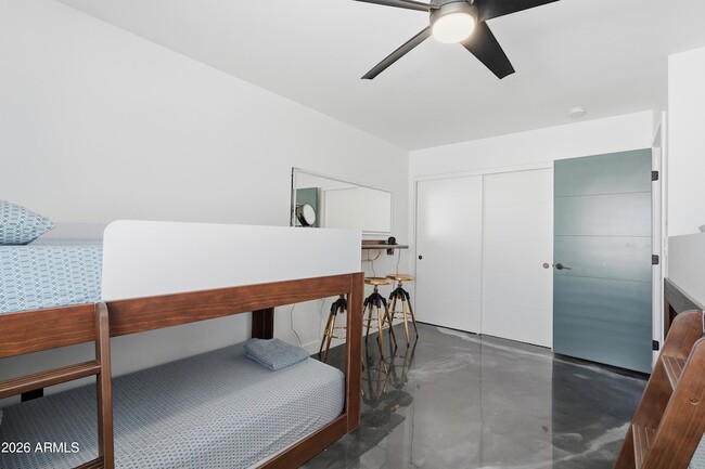 Building Photo - 2812 N 71st Pl