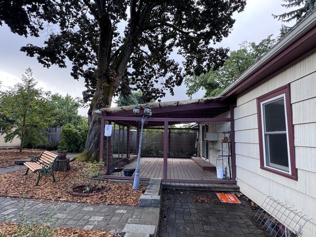 Building Photo - 4304 SE 30th Ave