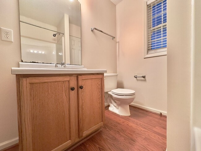 Building Photo - Charming Townhouse in Prime Morrisville Location!