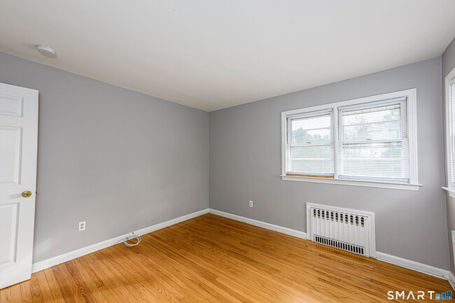 Building Photo - 109 Kings Hwy