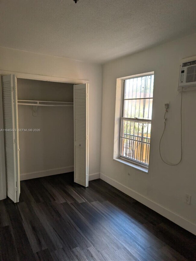 Building Photo - 1461 SW 5th St