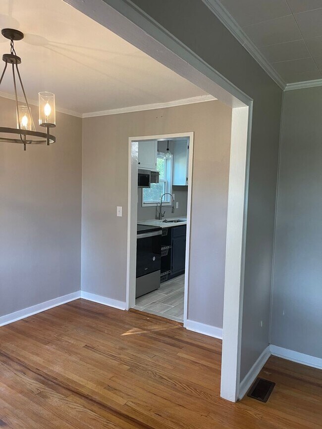 Building Photo - Beautifully renovated Normaltown 3/2 Home with fenced in front yard! Water, trash, and lawncare i...