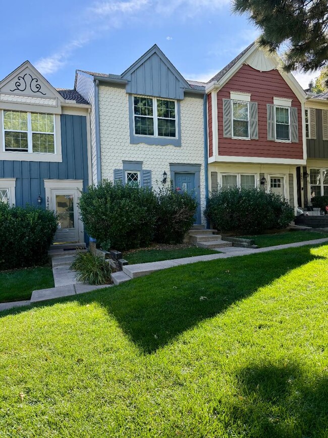 Building Photo - 3646 Queen Anne Way