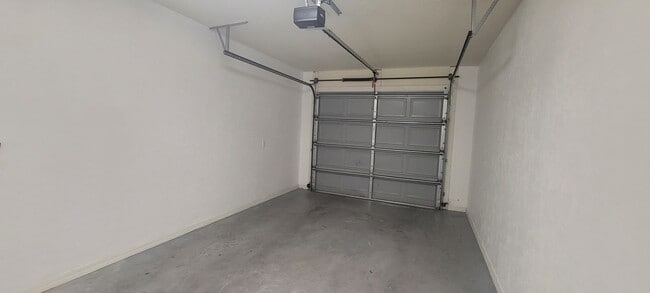 Building Photo - 1571 NW 29th Rd