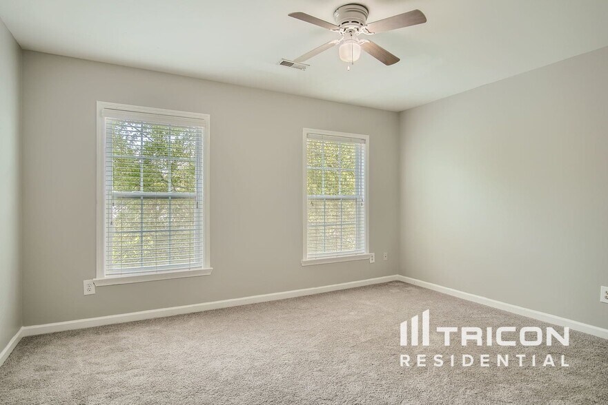 Building Photo - 8122 Valley Ridge Dr