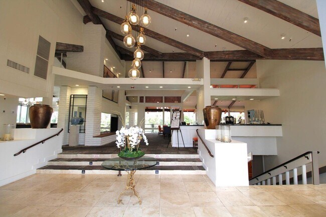 Building Photo - 5 Majorca Dr