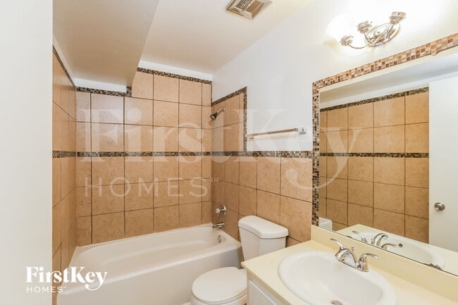 Building Photo - 402 W Santa Cruz Dr