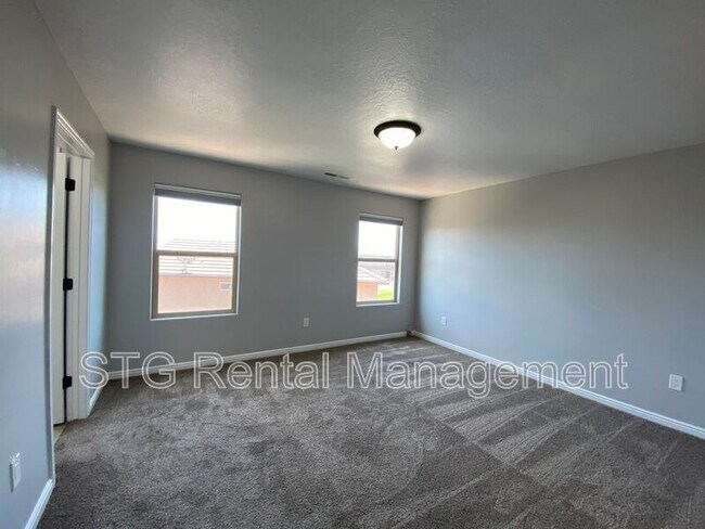 Building Photo - 290 W Buena Vista