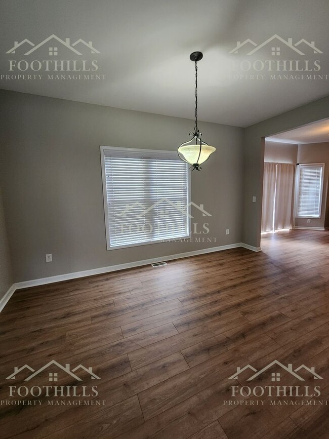 Building Photo - 6 Robert de Brus Cir