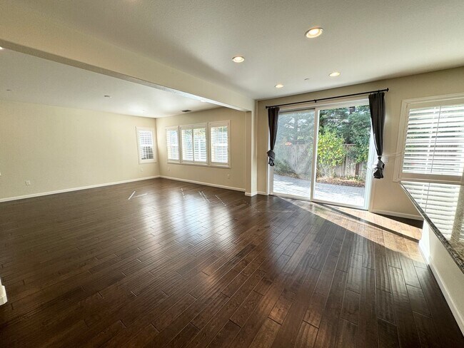 Building Photo - Perfect Shape Single Family Home in Dublin Hills