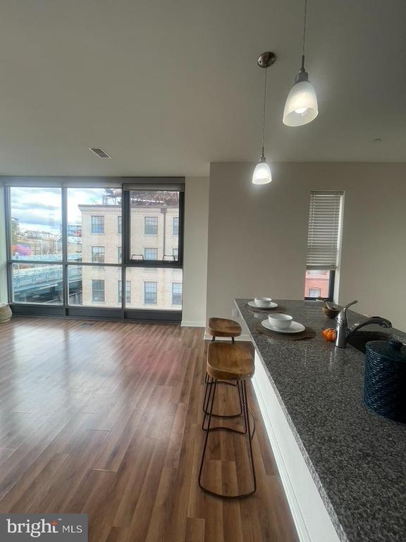 Building Photo - 401 Race St