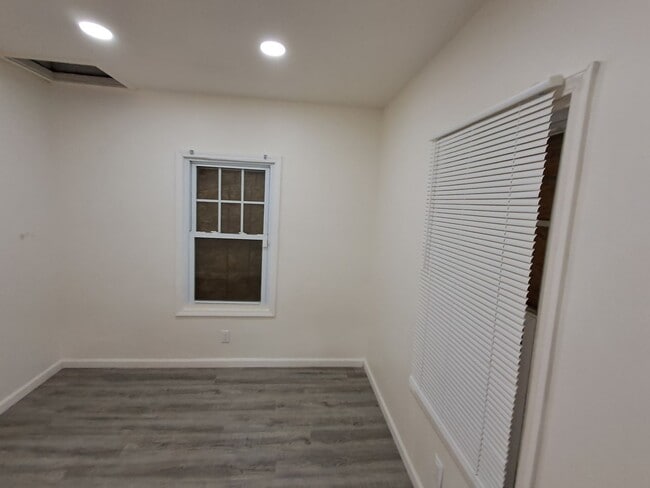 Building Photo - 2-bedroom, newly remodeled home on Flint's far east side