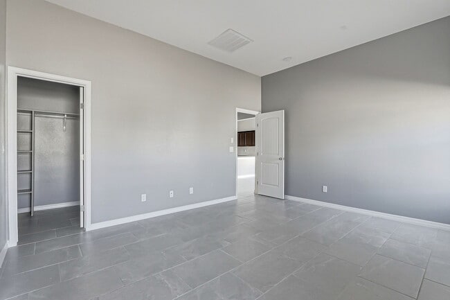 Building Photo - 941 Gulf Streams Ave