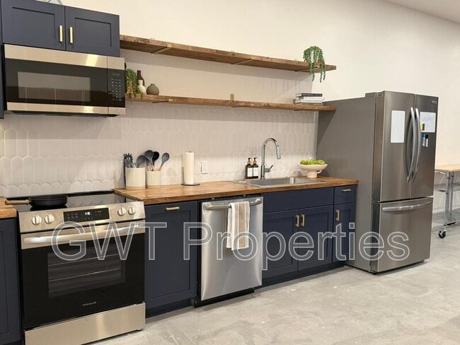 Building Photo - 1906 Mission St