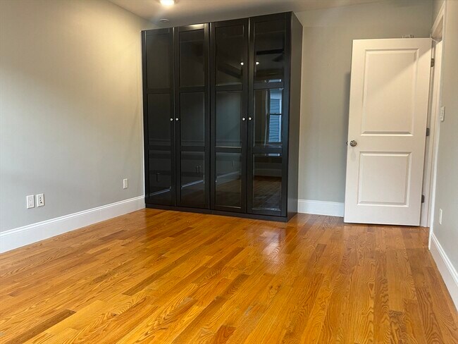 Building Photo - 45 Spring St