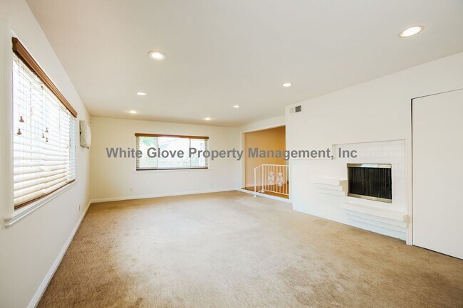 Building Photo - Spacious Fullerton 4BD Home with Dual Living Areas, Updated Kitchen & Screened Patio