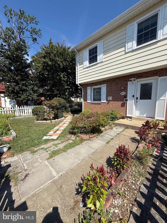Building Photo - 2313 McClellan Ct
