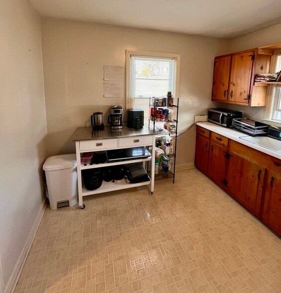 1102 # 1 (unfurnished) - 1102 Airport Rd