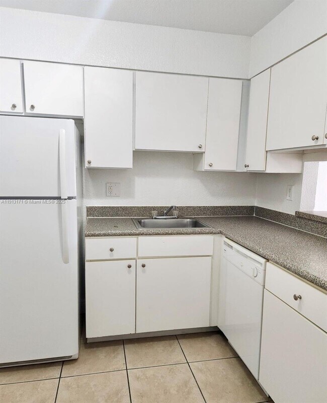 Building Photo - 5201 Geneva Ct