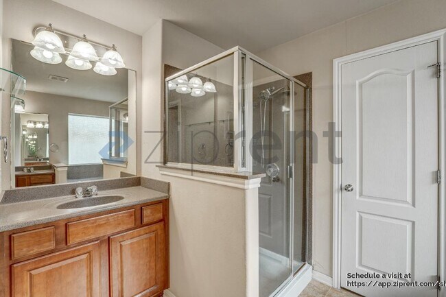 Building Photo - 706 Green Vista Ct
