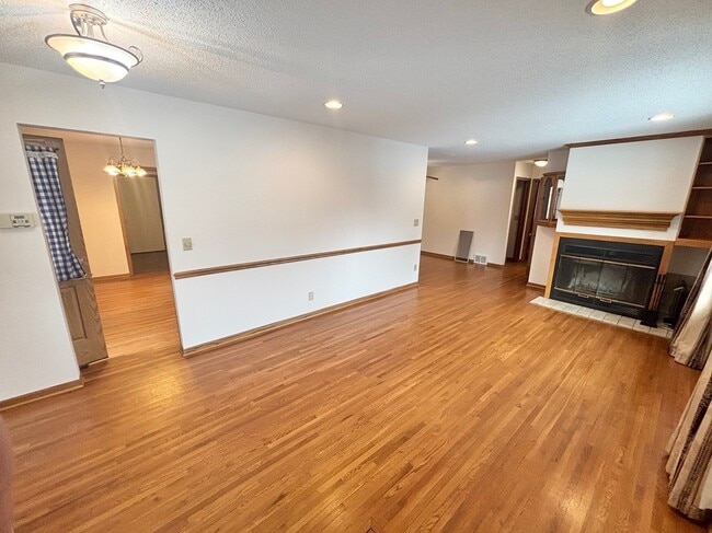 Building Photo - 10450 Washington Blvd NE