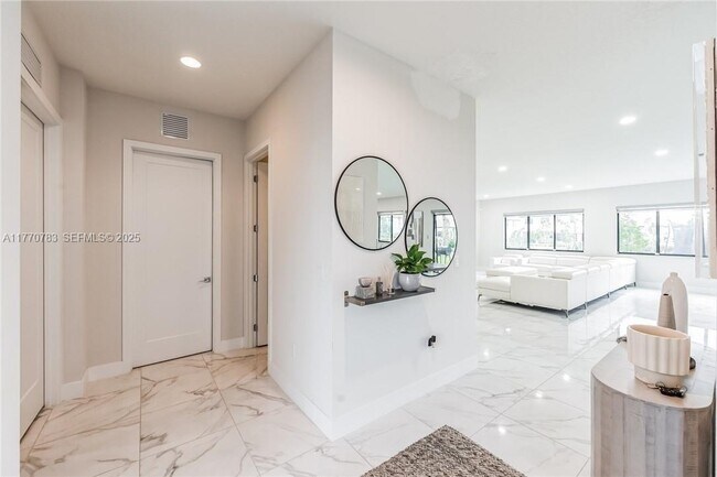 Building Photo - 4761 Sophia Dr