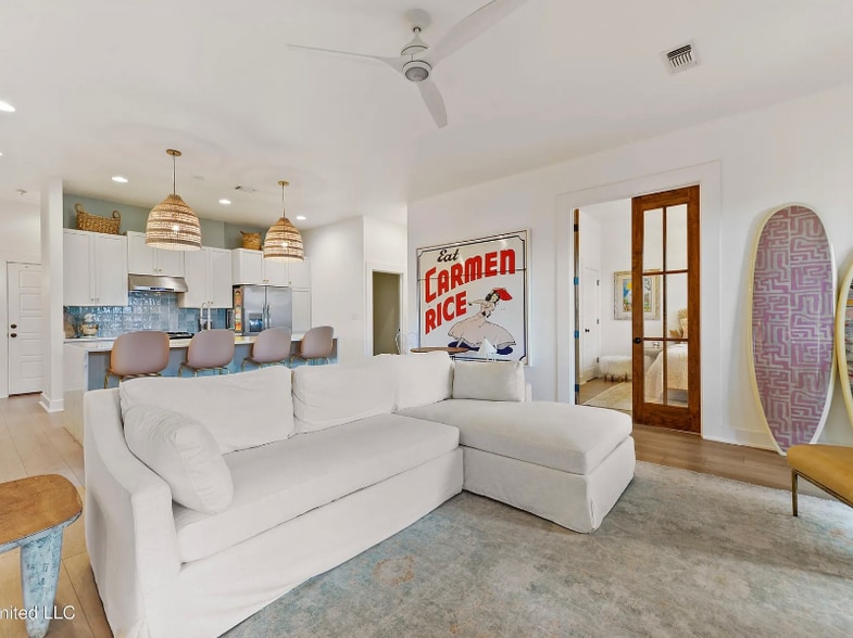 Building Photo - 218 Front St