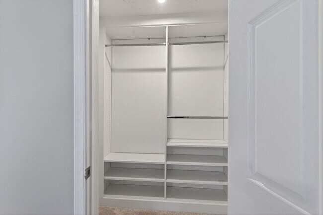 Building Photo - Spacious 5-Bedroom Home in Virginia Beach